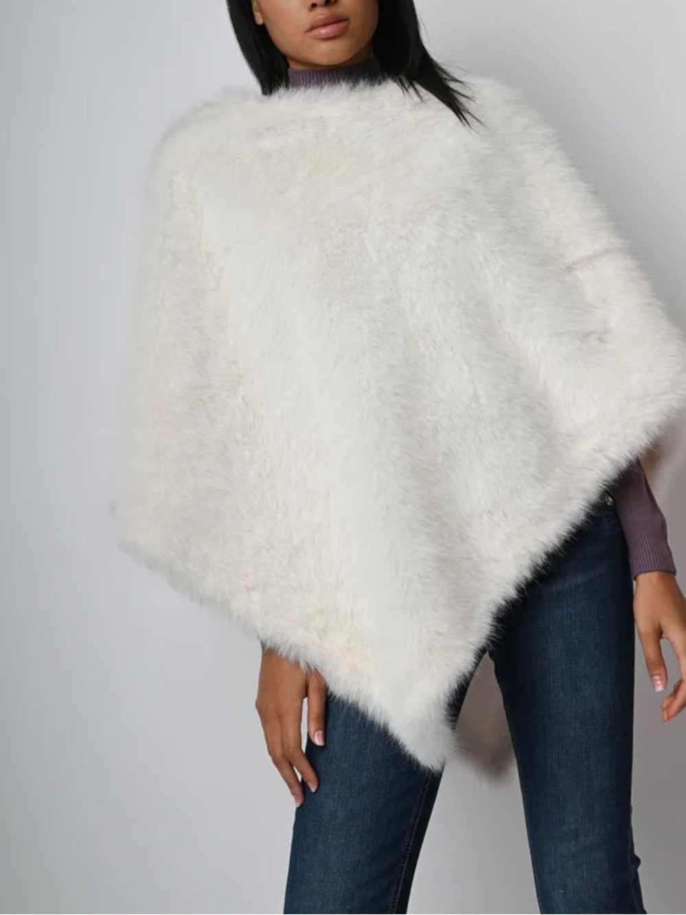 NWOT Nuna Lie cream faux fur poncho. Bridal poncho. One size